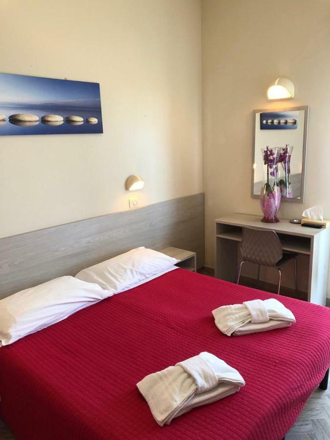 Double or Twin Room,884760229:JPEG